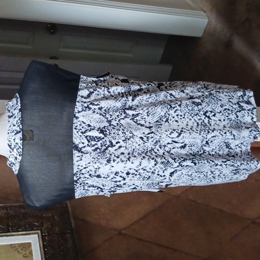 NEW Worthington Black Mesh Python Print Top - Picture 8 of 11
